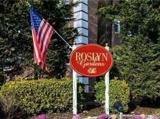 11 Edwards St APT 2C, Roslyn Heights, NY 11577
