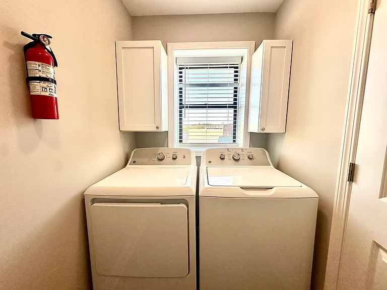 Washer/Dryer in Unit