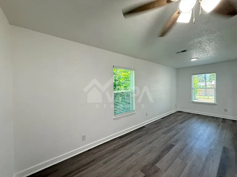 106 Covina Ave — Photo 13