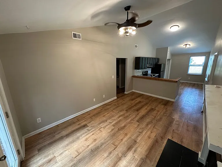 4630 Woodside Dr — Photo 2