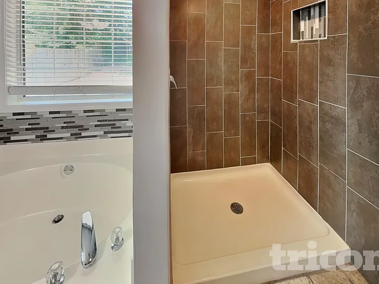 329 Kellys Walk — Photo 8