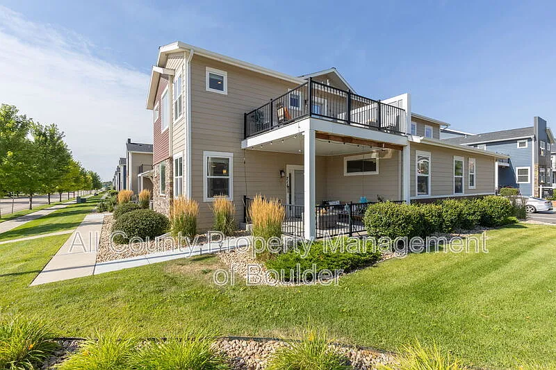 4 bed, 3.5 bath, 2303 sqft, $2,850 — Photo 1