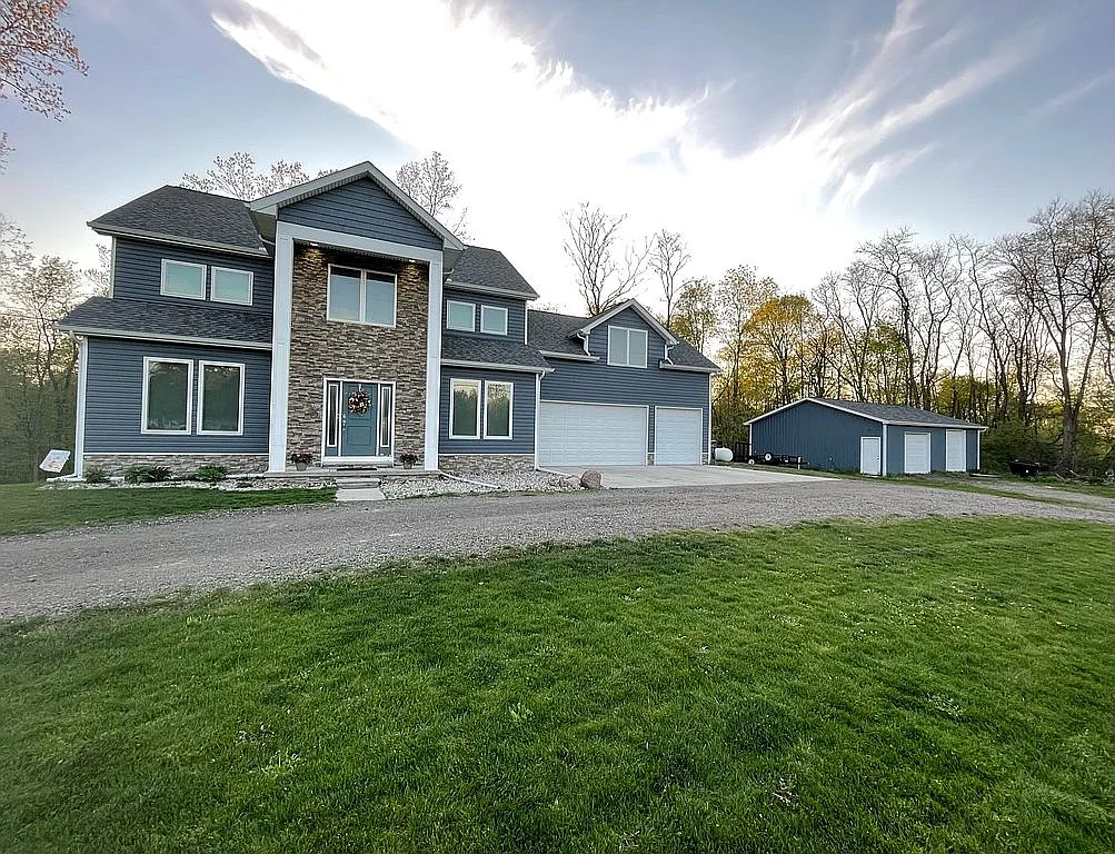 9099 Hartland Rd photo 1