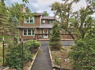 380 Clearview Dr, Long Pond, PA 18334
