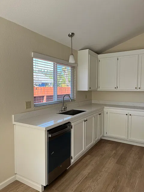 3 bed, 1300 sqft, $3,500 — Photo 3