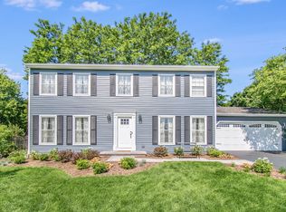 352 Wakefield Ln, Geneva, IL 60134