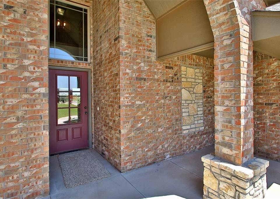 1st image of 736 Windy Ln