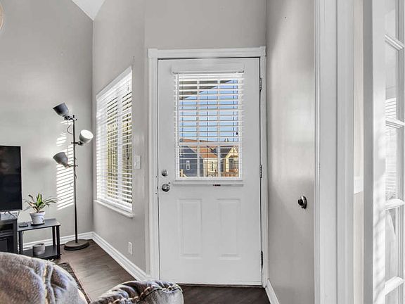 5th image of 1432 W Beacon Cir