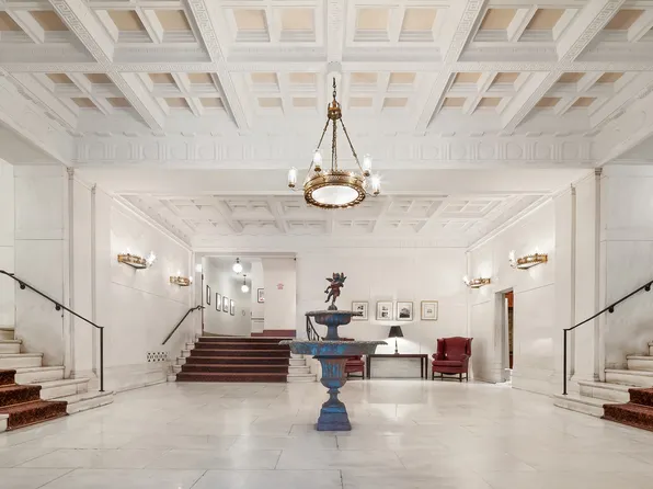 380 Riverside Drive image 15 of 17