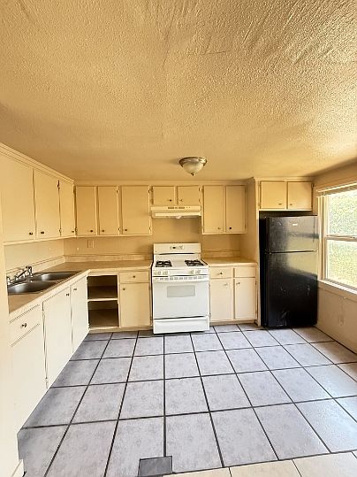 1st image of 228 W 4th St #228W