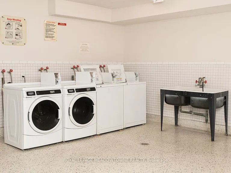 1017 Seneca Ave #408 — Photo 25