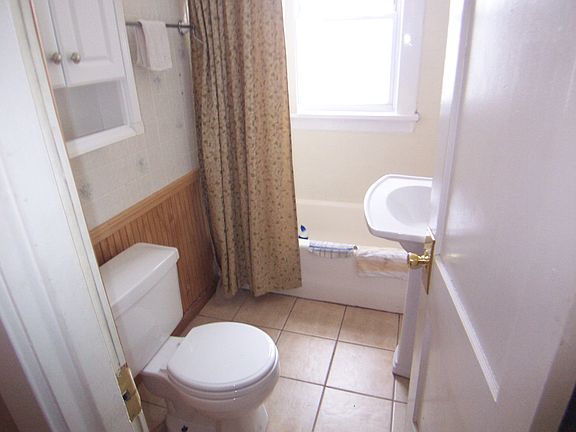 2nd image of 3315 Niagara St