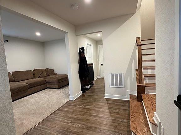 4th image of 180 Spring Grove Way