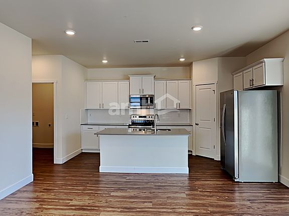 4th image of 270 Smith Dr