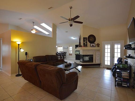 4th image of 2110 Lakebreeze Way