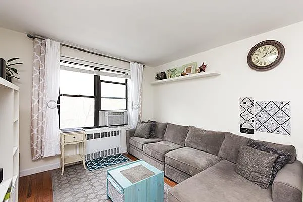 Sold by R New York | media 29