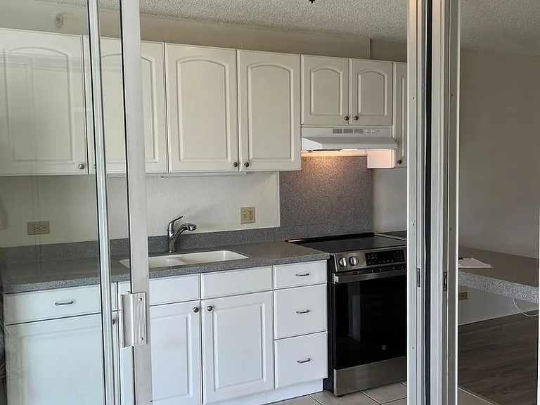 1226 Alexander St #802 — Photo 9