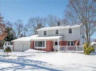 12 Teele Dr, Coram, NY 11727