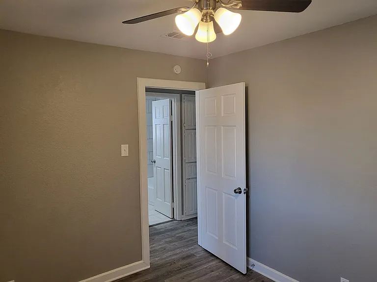 7404 Glen Haven Dr — Photo 9