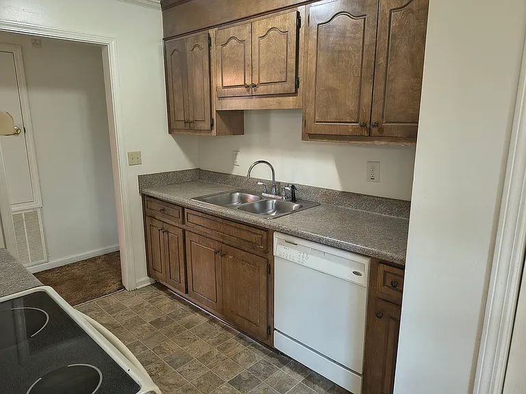 1852 Engle Rd — Photo 5