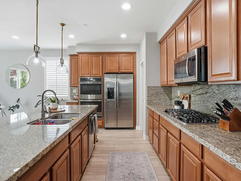 24545 Rosette Ln — Photo 11