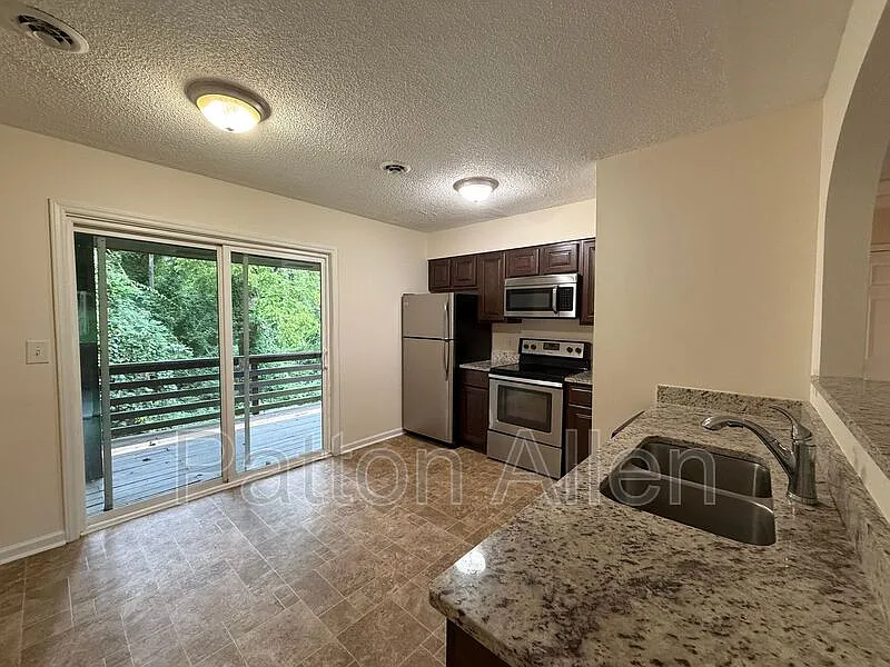 2 bed, 1.0 bath, 768 sqft, $1,225 — Photo 4