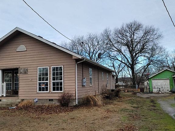 2nd image of 415 N Ozark St