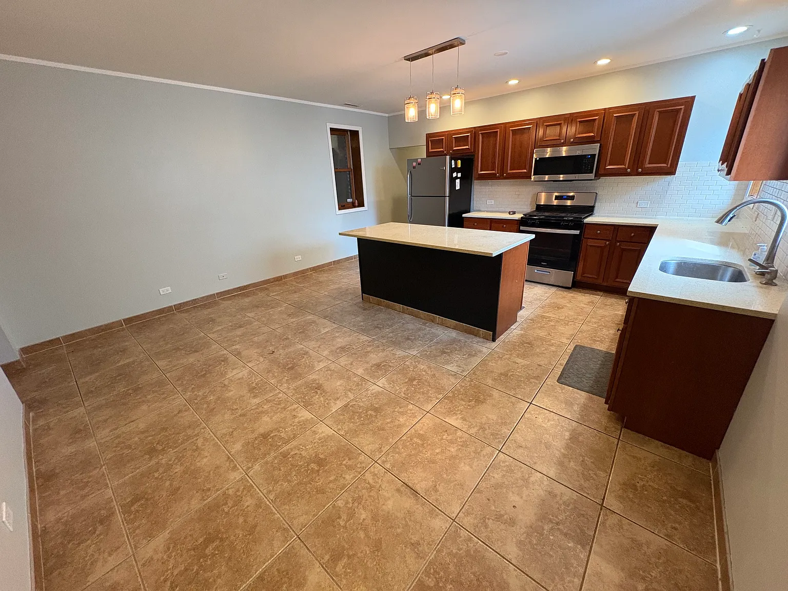 2 bed, 1580 sqft, $2,600 — Photo 3