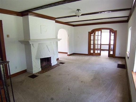 4th image of 448 W Hudson Ave