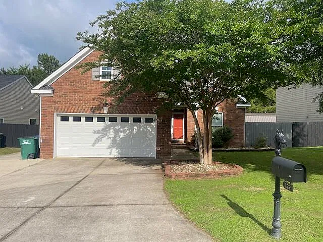 3 bed, 2.5 bath, 2255 sqft, $1,965 — Photo 2