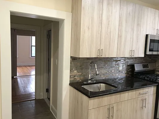 Rented by Metropolis International Realty Inc. | media 2