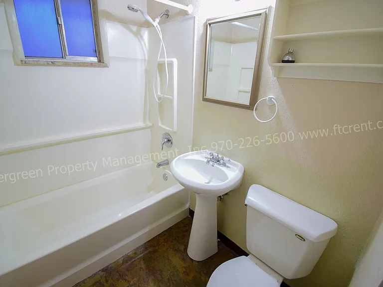 923 James Ct — Photo 15