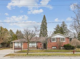 2 Lisburn Cres, Toronto, ON M2J 2Z5