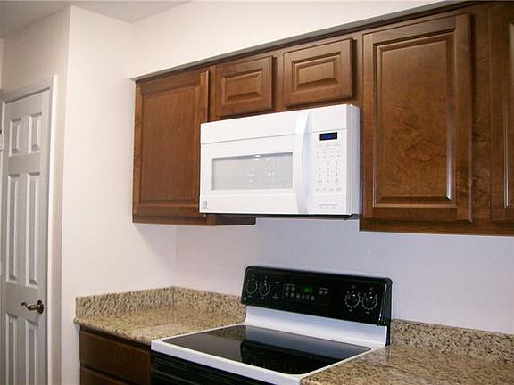 5th image of 827 W Embercrest Dr