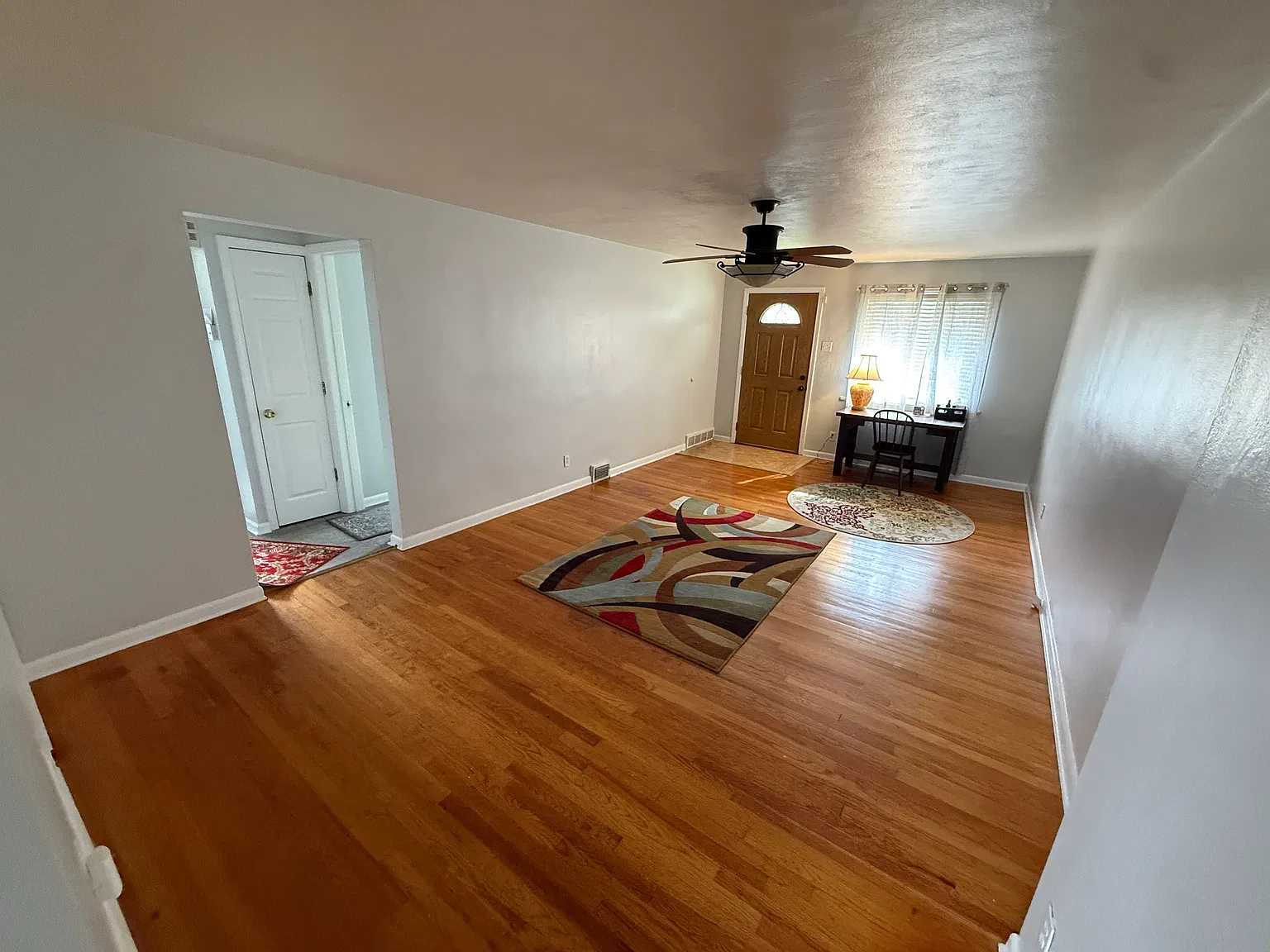 Rent Me! Beautiful 3 Bedroom Home — Photo 3