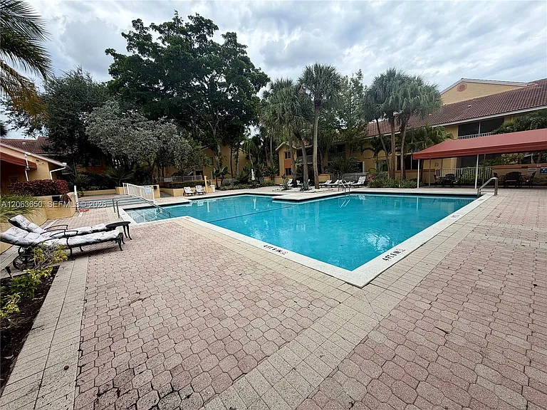 1012 Coral Club Dr #1012 — Photo 19