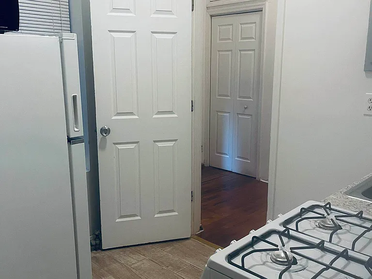 717 E 5th St #1B — Photo 6