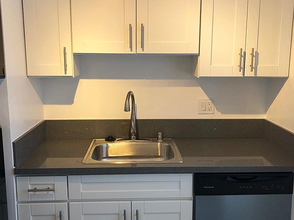 2nd image of 1024 Pico Blvd