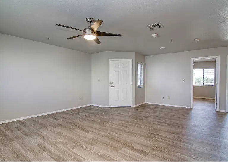 36 E Vaughn Ave — Photo 23