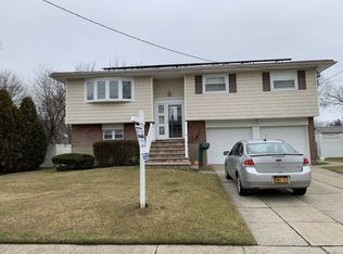 255 Irving Ave, Deer Park, NY 11729