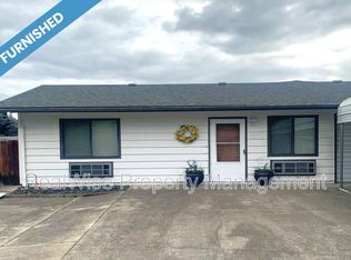 946 W Harbeck Rd, Grants Pass, OR 97527