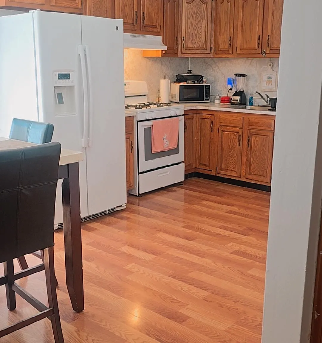 3 bed, 1.5 bath, 1565 sqft, $2,300 — Photo 4