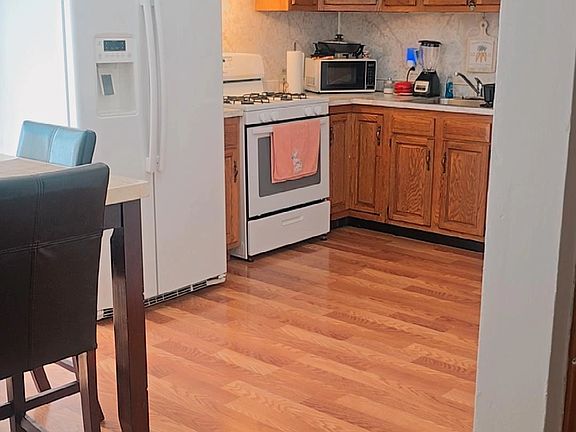 5th image of 36 Florack St
