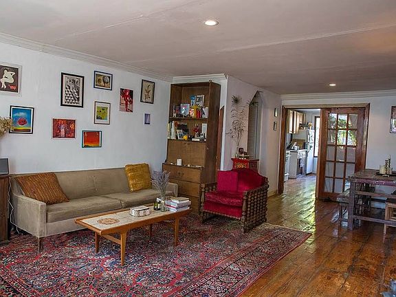 3rd image of 271 E 7th St #5