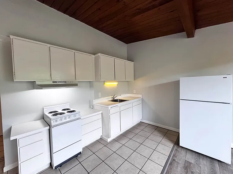 222 S Oak Knoll Ave #5 — Photo 6