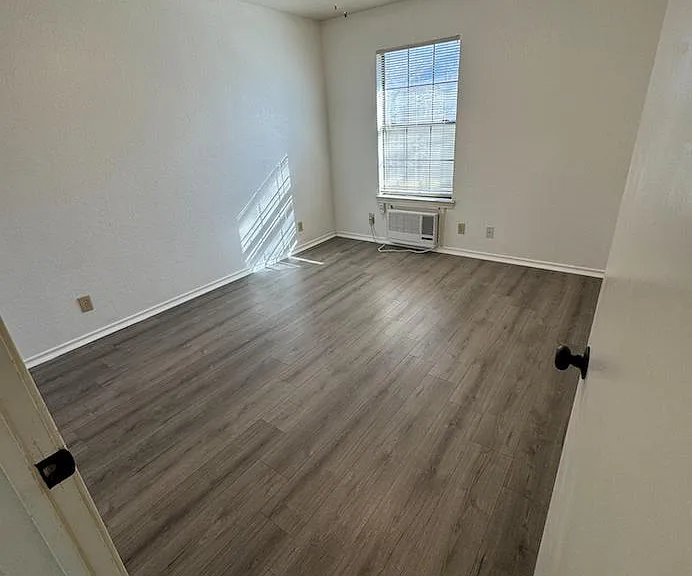 927 W Chestnut St #C — Photo 20