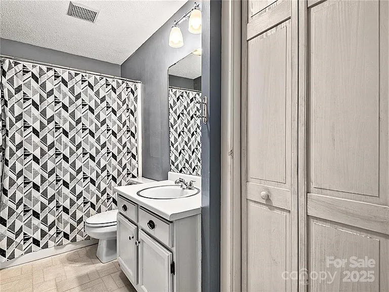 N Peak St — Photo 15