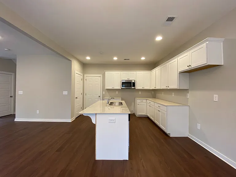 7950 Saint James Dr — Photo 4