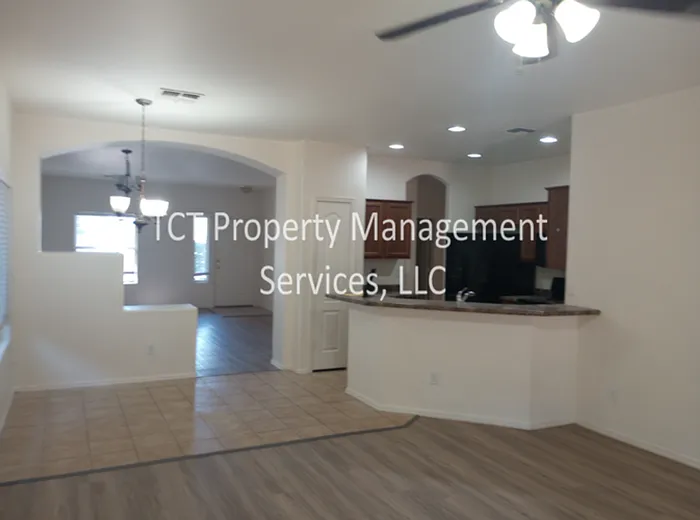 11622 W Washington St — Photo 10
