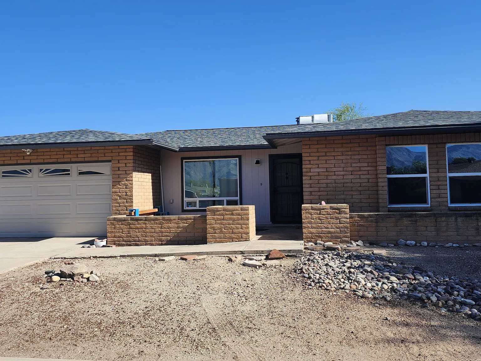 3 bed, 1630 sqft, $2,000 — Photo 1